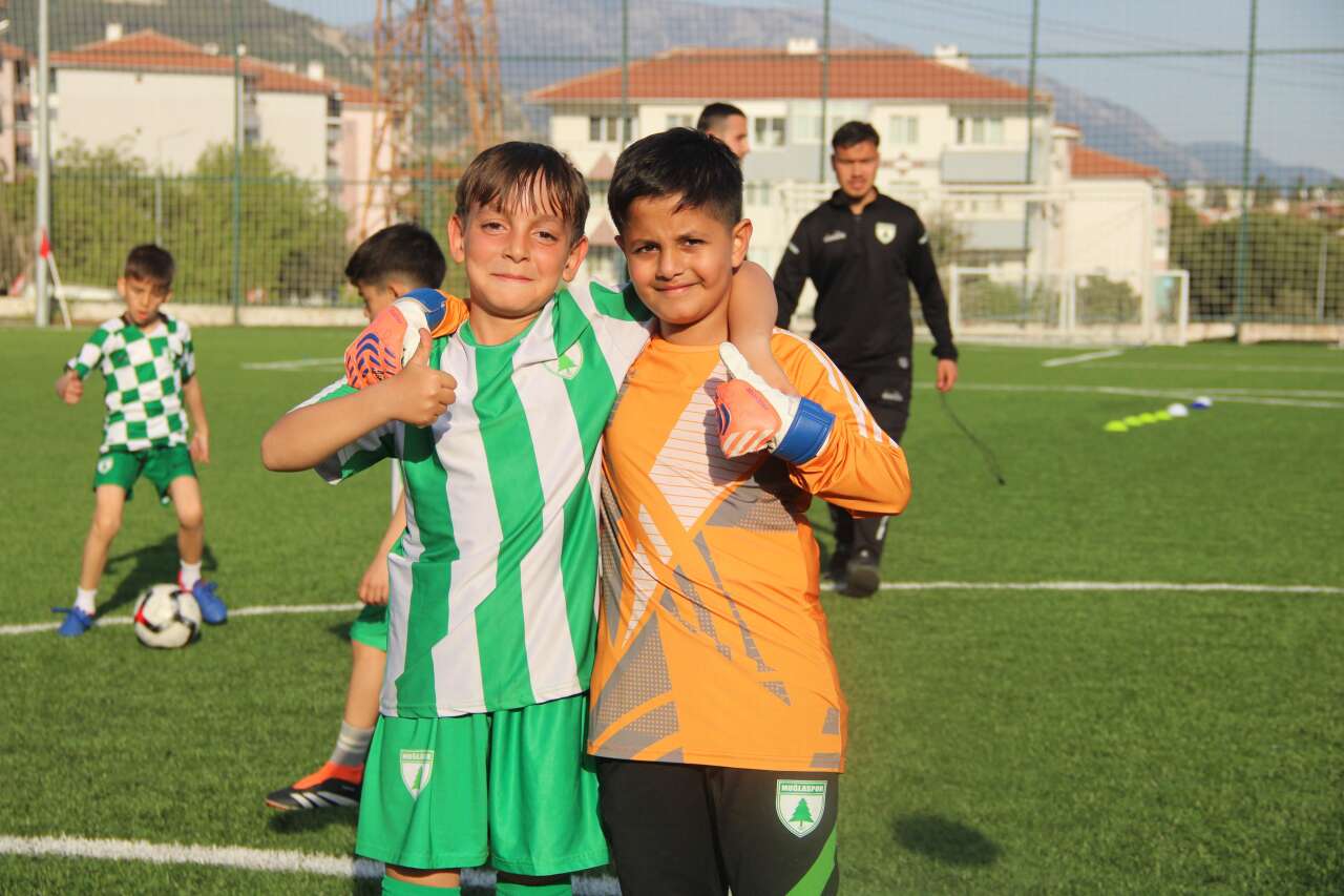 Muğlaspor Geleceğini Sahada Kuruyor: Futbol Okulları Yeniden Açıldı 4